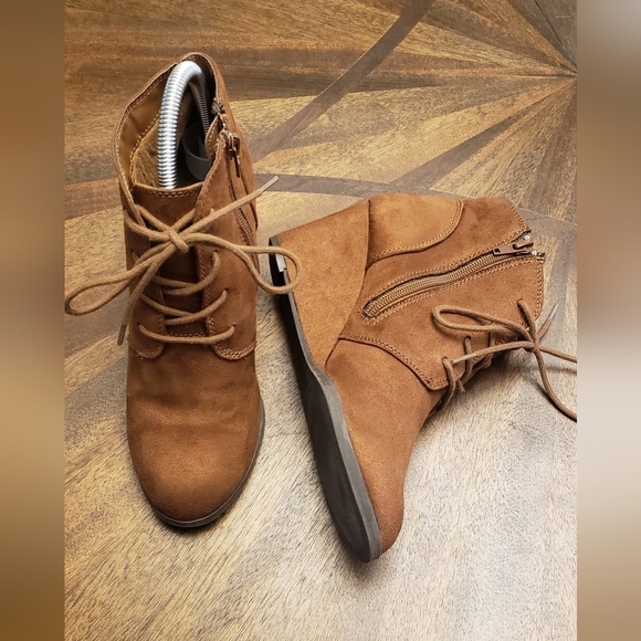 American Rag Womens Baylie Ankle Wedge Boots Sizs 7 - Picture 1 of 10